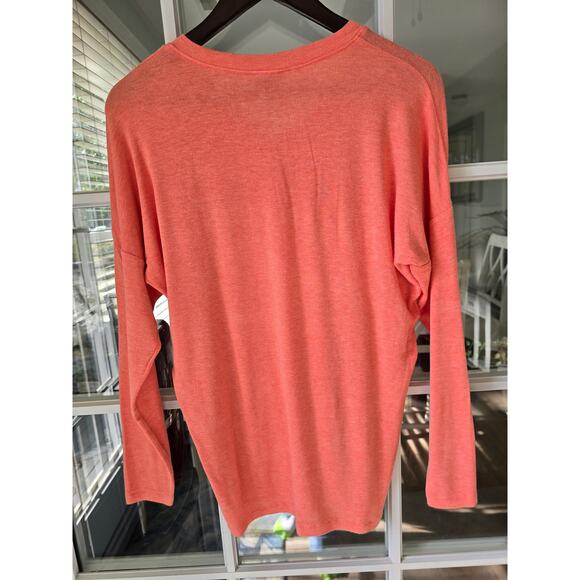 CAbi Serenity Tee Size XS Cantaloupe Orange Color Long Sleeves V Neck 6121 - Picture 4 of 6